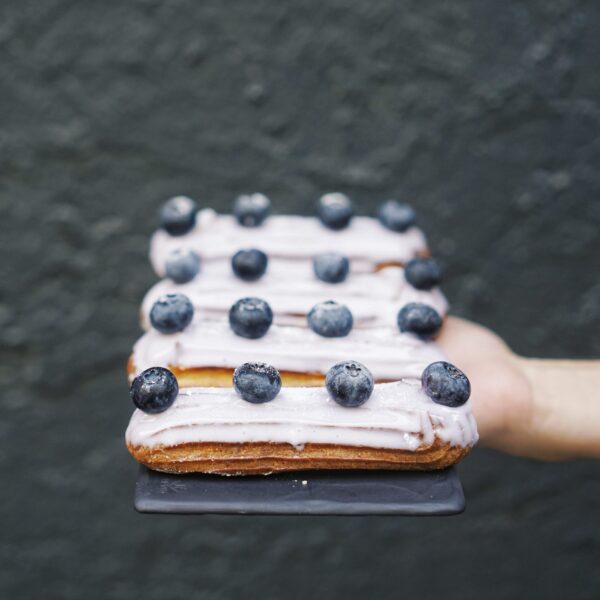 Эклеры лаванда-голубика