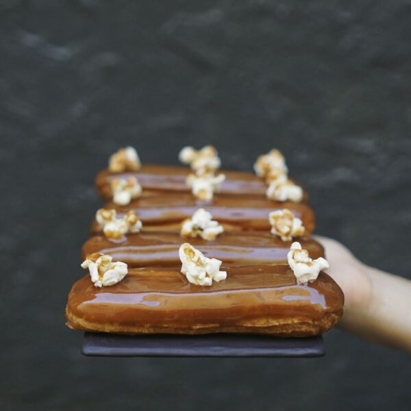 Эклеры солёная карамель