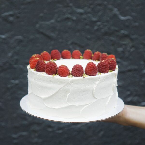 Фисташково-малиновый торт