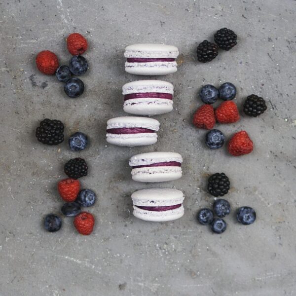 Macarons лесные ягоды