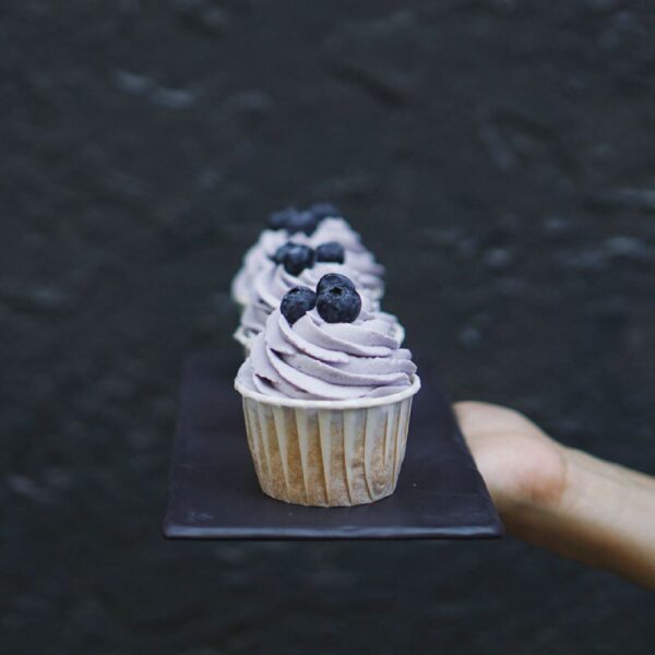 Черничные капкейки