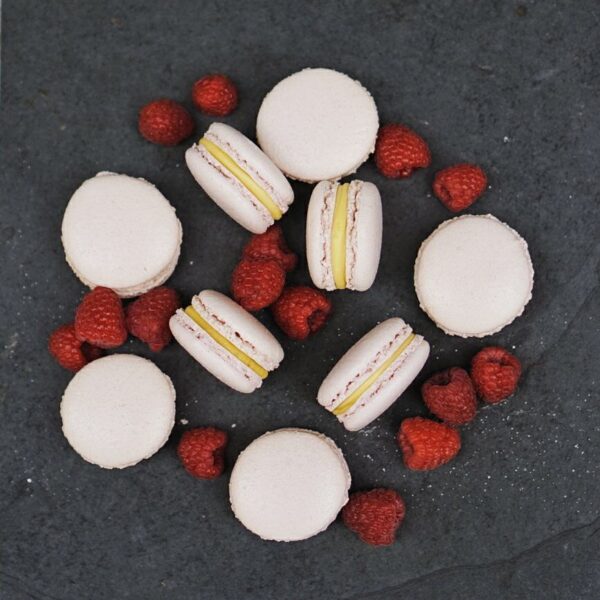 Macarons манго-малина